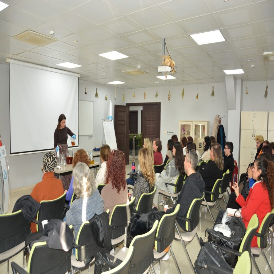 bacem_altinoluk_meslek_yuksekokulu_ogrencilerine_kapilarini_acti_9_custom-890x890 BAÇEM, Altınoluk Meslek Yüksekokulu öğrencilerine kapılarını açtı