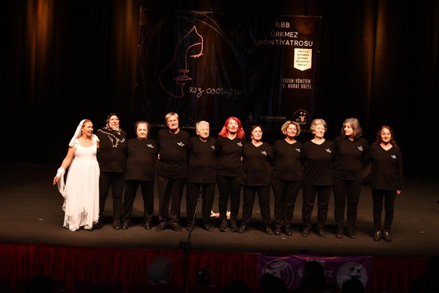 bir_gunde_iki_tiyatro_oyunu_sanatseverlerle_bulustu_3-890x594 Bir Günde İki Tiyatro Oyunu Sanatseverlerle Buluştu