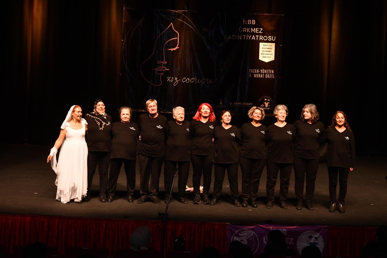 bir_gunde_iki_tiyatro_oyunu_sanatseverlerle_bulustu_3 Bir Günde İki Tiyatro Oyunu Sanatseverlerle Buluştu