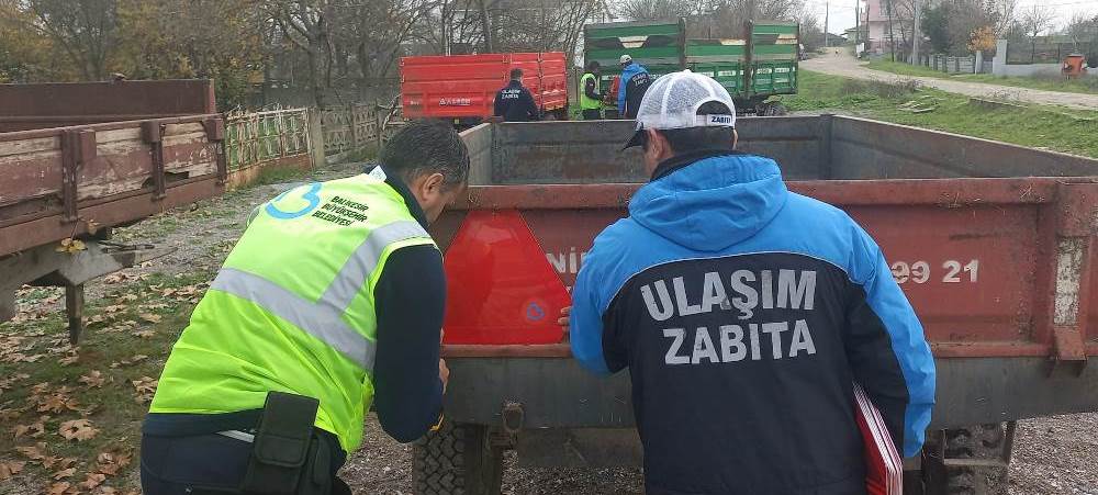 buyuksehirden_gonende_reflektor_destegi_3 Büyükşehirden Gönen’de reflektör desteği