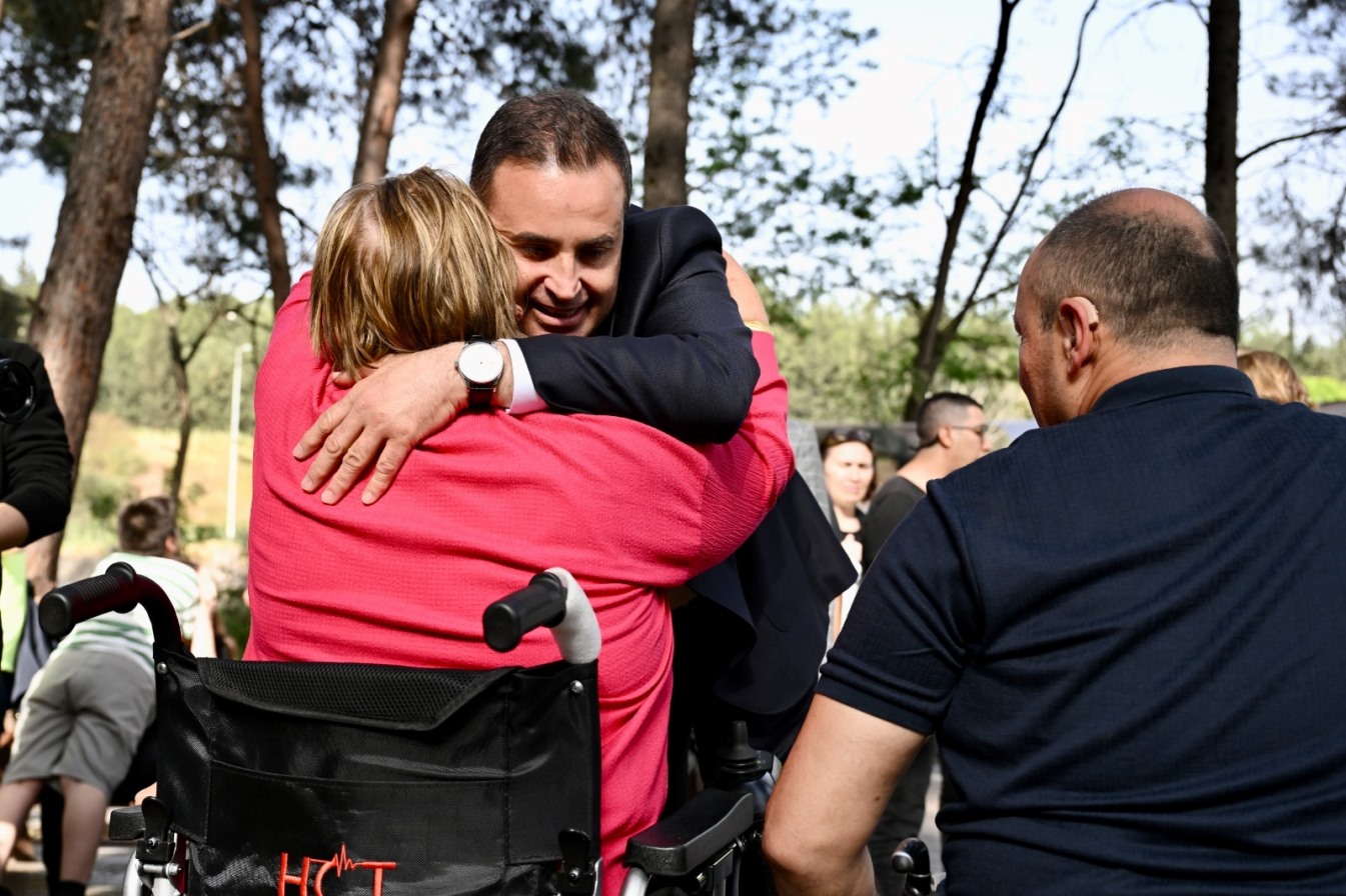 Buyuksehirden ozel gereksinimli bireylere 5.000 tl nakdi destek