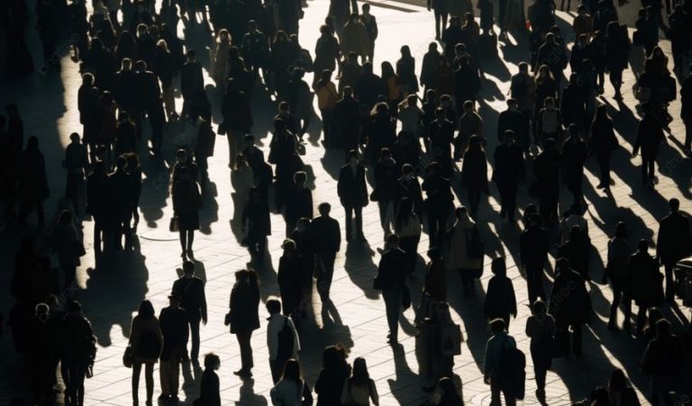 Sessiz kalabalık ve gölgeler