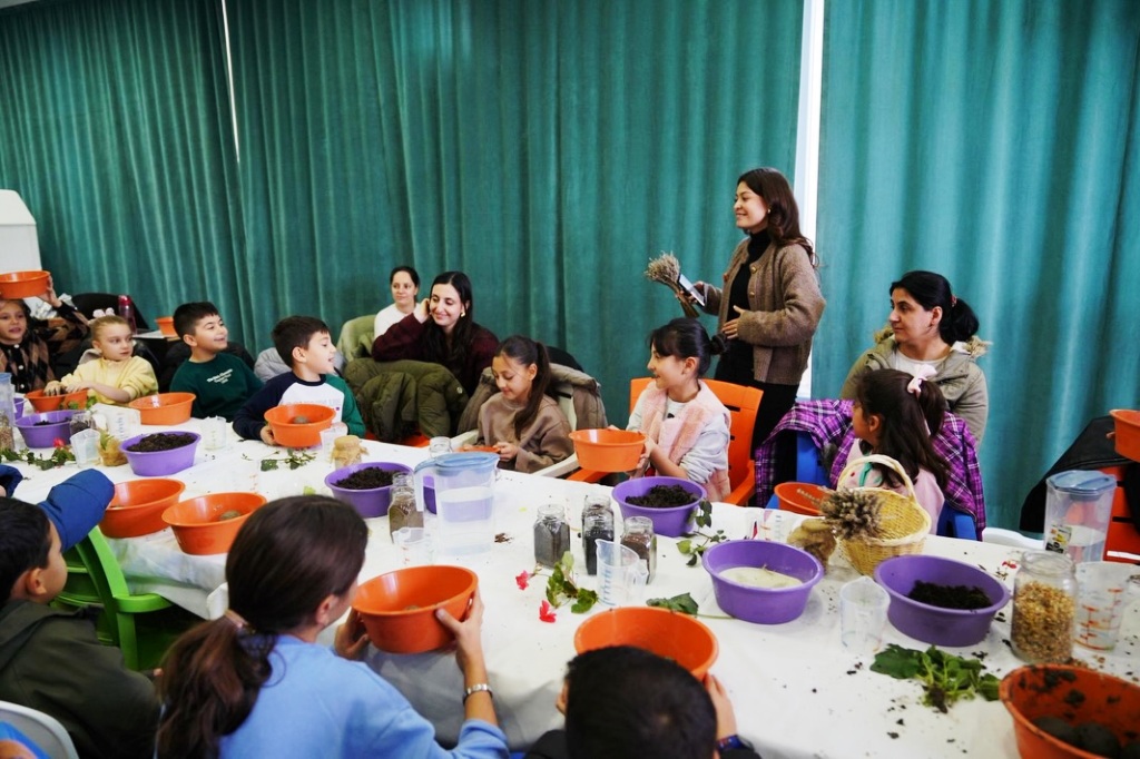 Ayvalık’ta Çocuklar Doğayla Üretiyor: Tohum Topu Atölyesi Büyük İlgi Gördü