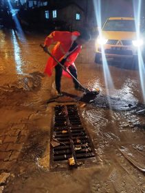 EDREMİT BELEDİYESİ YAĞIŞLARA KARŞI GÖREVDE (2)