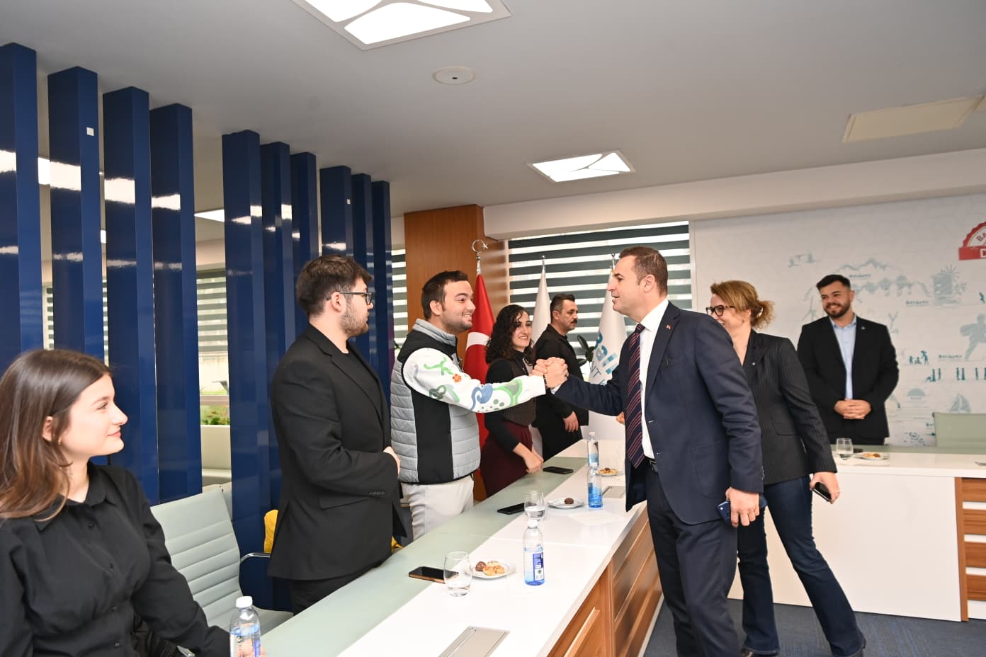 Akin balikesir icin genclerle el ele