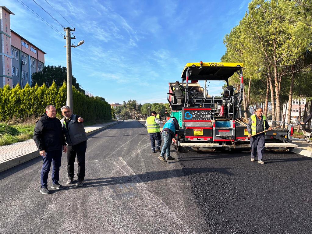 Kışa Rağmen Asfalt Seferberliği: Büyükşehir Gönen’de 3 Kilometrelik Yolu Yeniledi