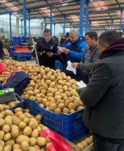 Buyuksehir belediyesi pazar yerlerini vatandasin hizmetine uygun hale getiriyor