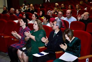 Karanliga ses oldular