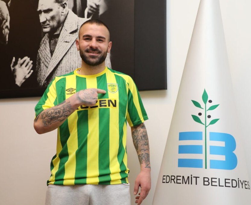 Photo 5992138166233664391 y